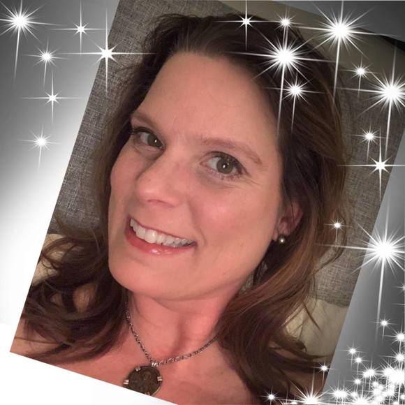 Meet your Posher, Jennifer - Picture 1 of 1